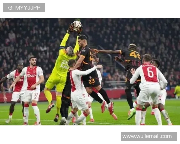 曼联与巴黎激战实况录像回顾精彩瞬间与战术分析 曼联与巴黎激战实况录像回顾精彩瞬间与战术分析